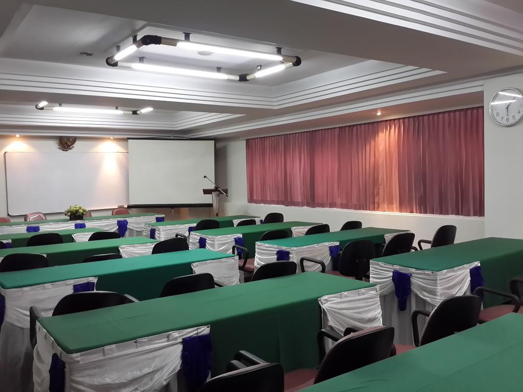 Reddoorz Plus Near Kebayoran Baru Blok S ジャカルタ エクステリア 写真