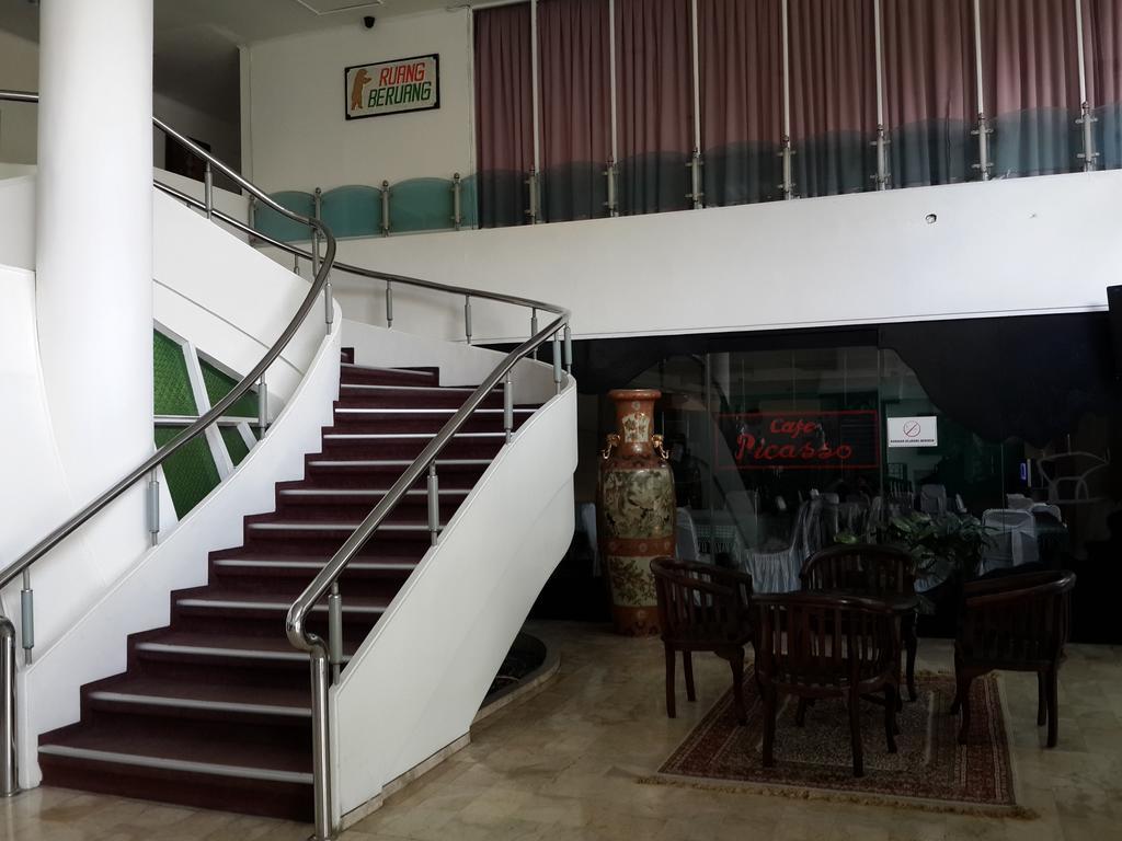 Reddoorz Plus Near Kebayoran Baru Blok S ジャカルタ エクステリア 写真