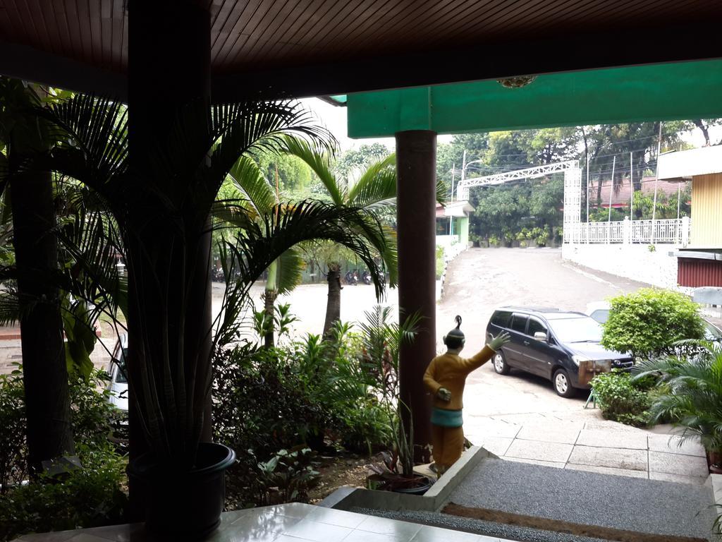 Reddoorz Plus Near Kebayoran Baru Blok S ジャカルタ エクステリア 写真