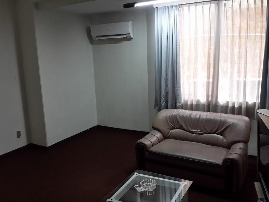 Reddoorz Plus Near Kebayoran Baru Blok S ジャカルタ 部屋 写真