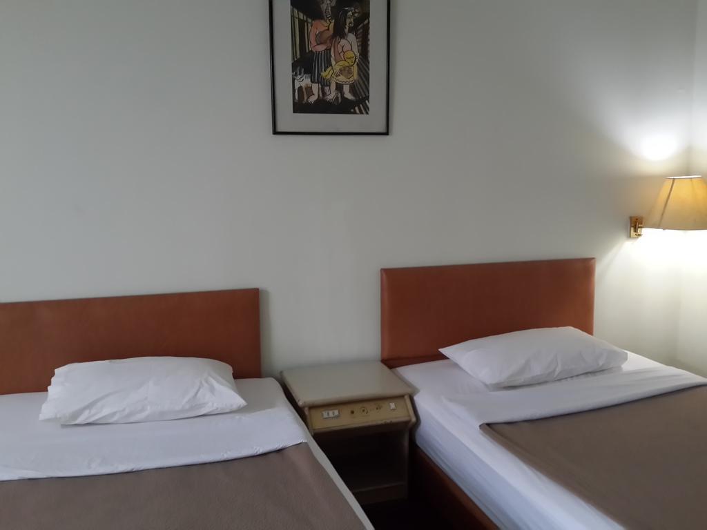 Reddoorz Plus Near Kebayoran Baru Blok S ジャカルタ 部屋 写真